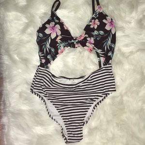 One piece swimsuit/padded